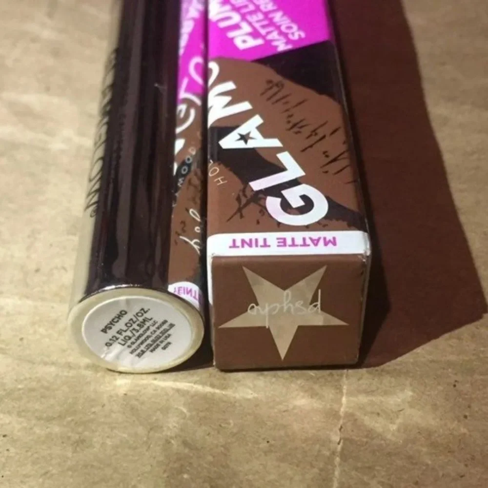 GLAMGLOW lip